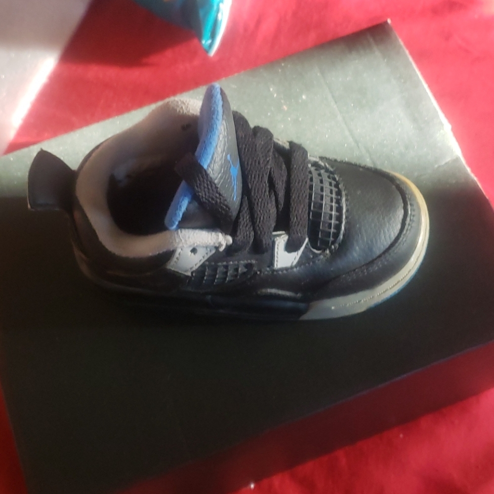 Jordan 4s